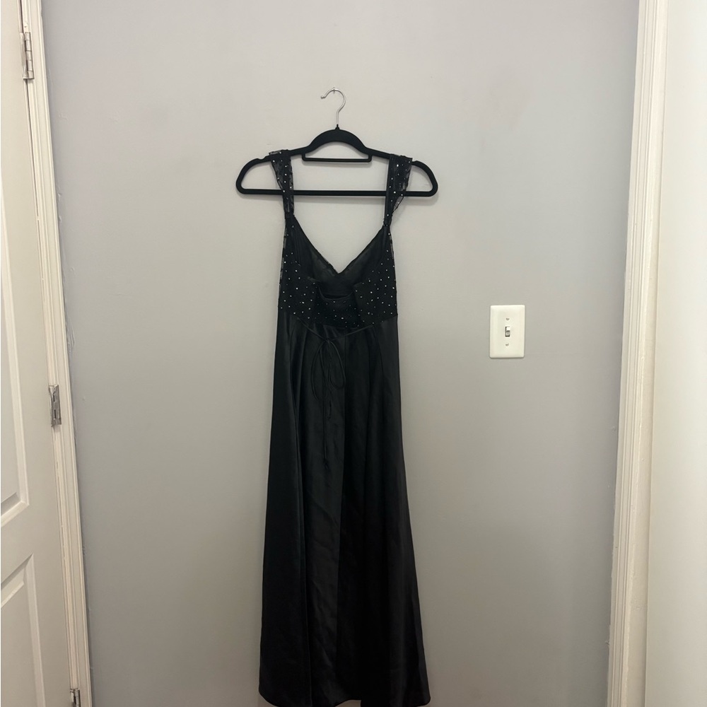 Delicates Black Sleeveless Nightgown and Robe
